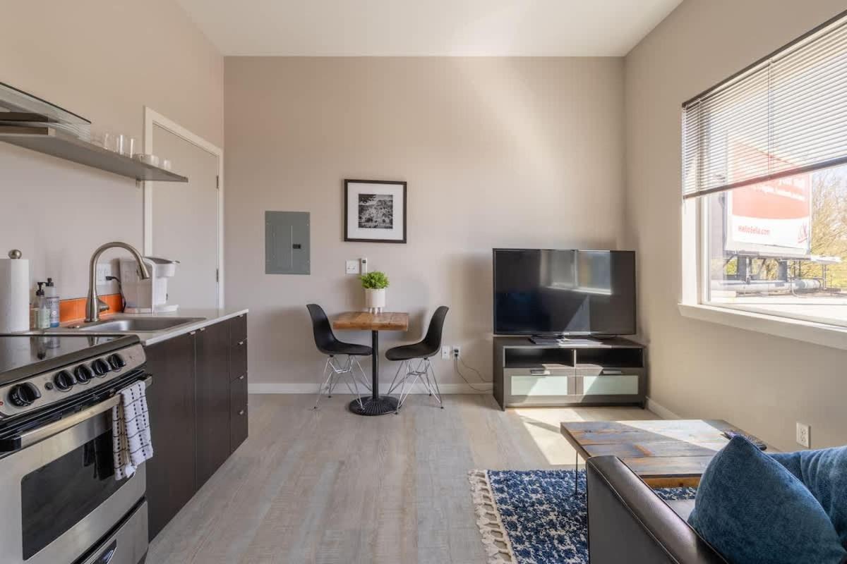 Sunny Studio Apartment - Food Carts, Coffee & Bars بورتلاند المظهر الخارجي الصورة